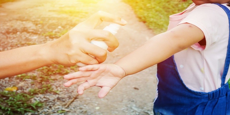 Sommerzeit ist Mückenzeit. Wie gestalten Sie die Familiennächte ohne Stiche?